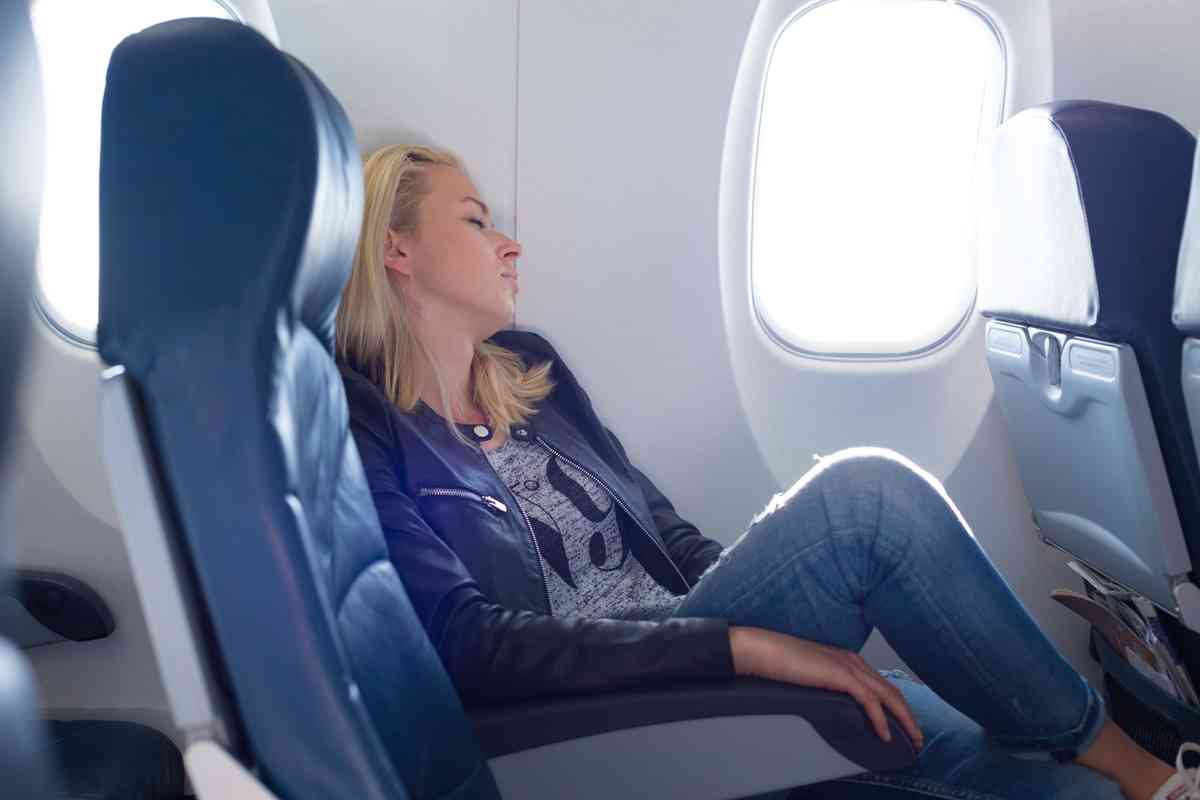 Como obter um sono de qualidade em um avião
