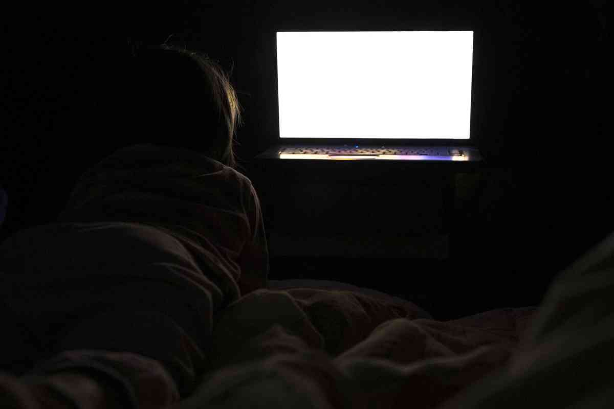 Por que Dormir Assistindo TV Pode Ser Benéfico para a Saúde Mental